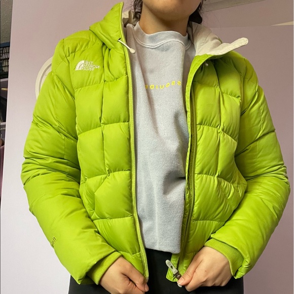 **SOLD** The North Face Green Puffer - Picture 3 of 8